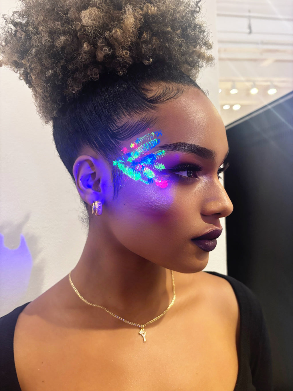 Ashunta Sheriff Beauty UV Glow Vegan Liner Pen