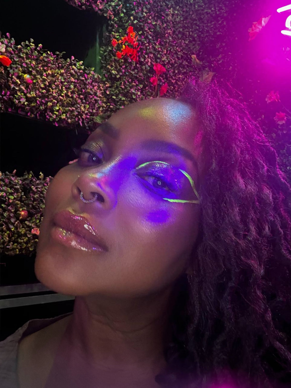 Ashunta Sheriff Beauty UV Glow Vegan Liner Pen