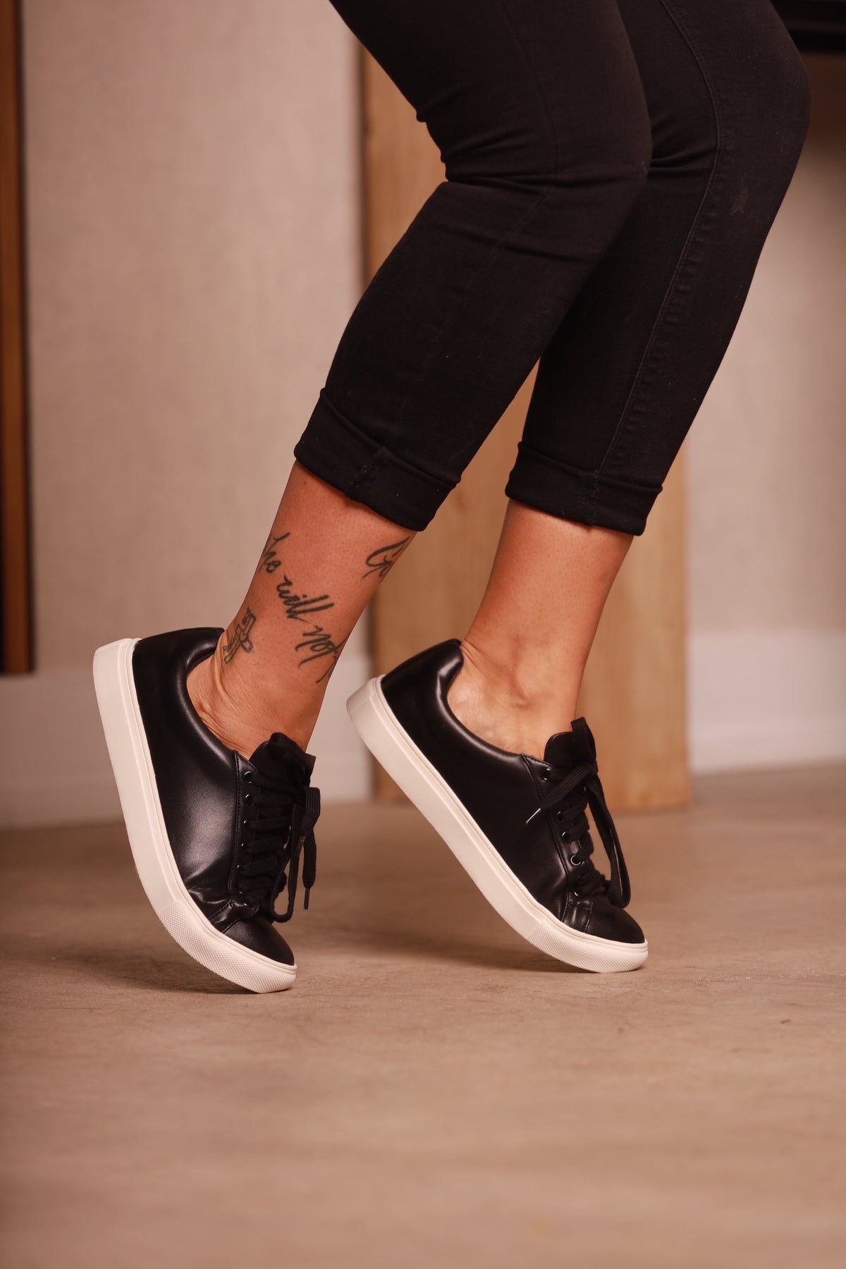 Jordin Sneakers Black