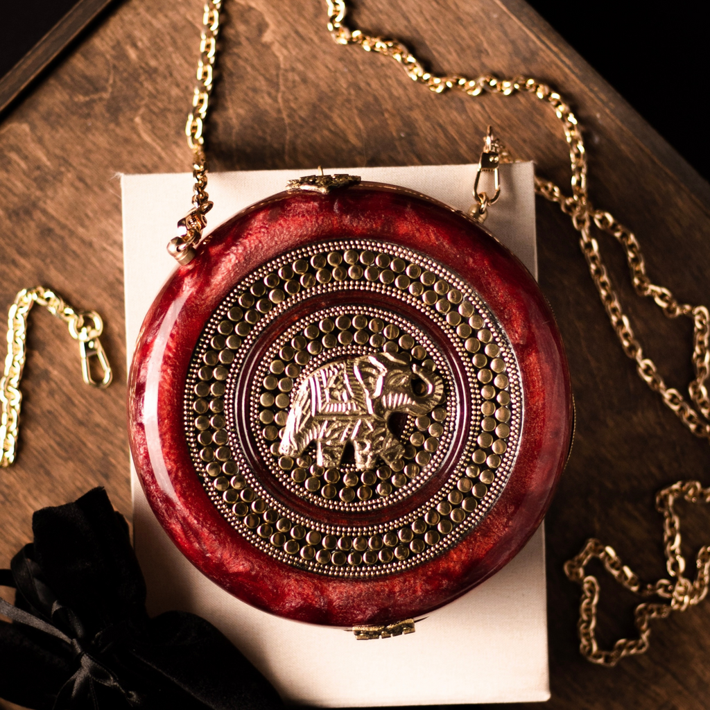 Elephant Ziva in Rouge