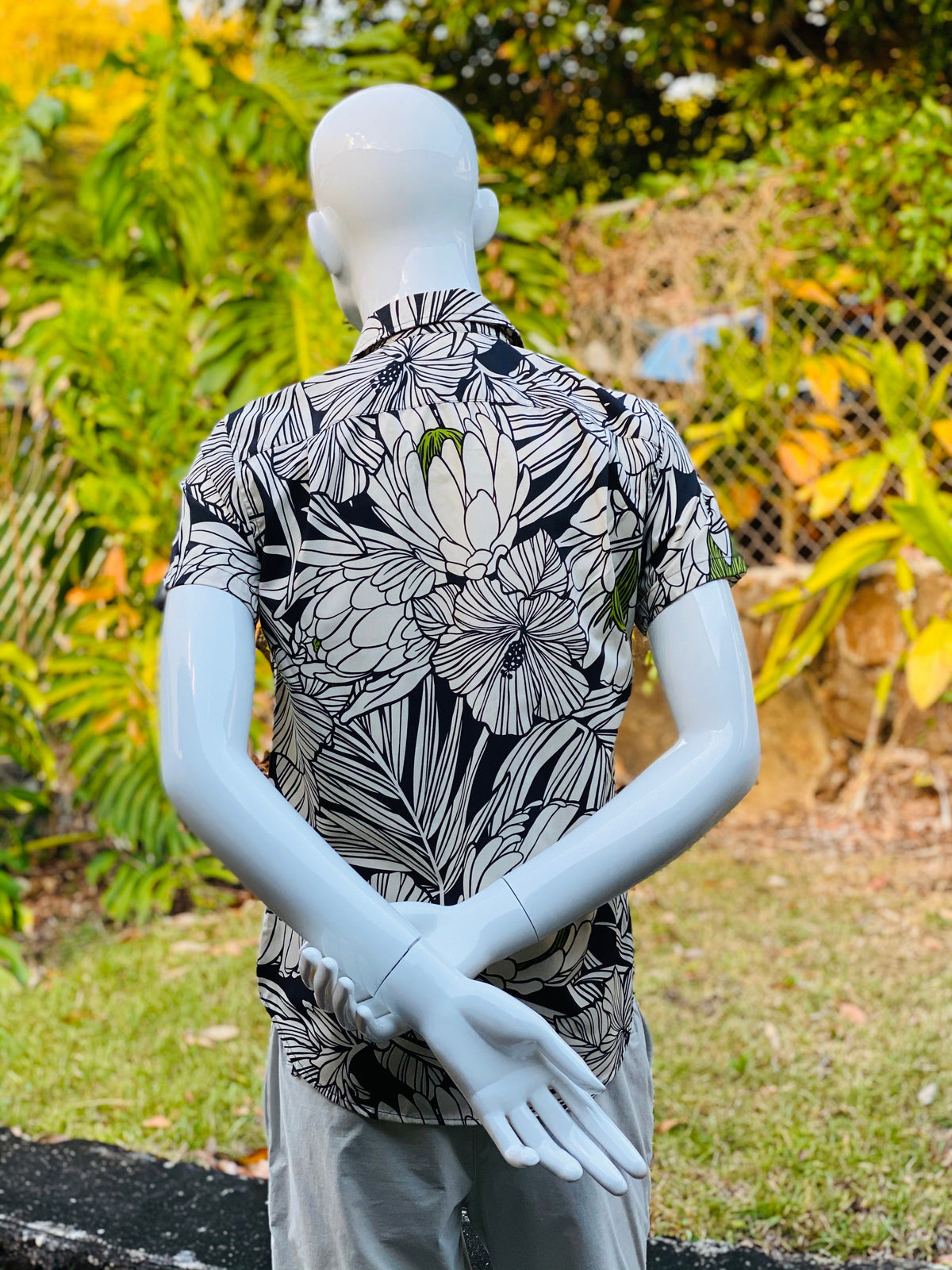Cora Spearman Hawaii MENS Protea Black S/S "Kalani" Aloha Shirt